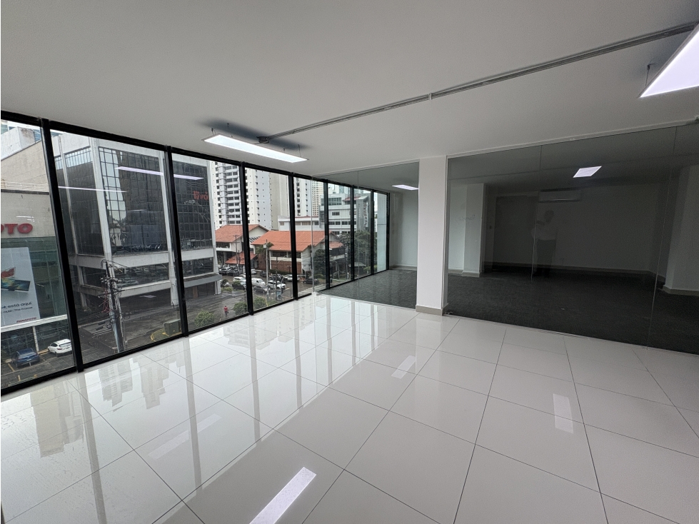 Oficina en Alquiler Calle 50 Panamá PH Embajador 5.1 - 165m2 - AAH