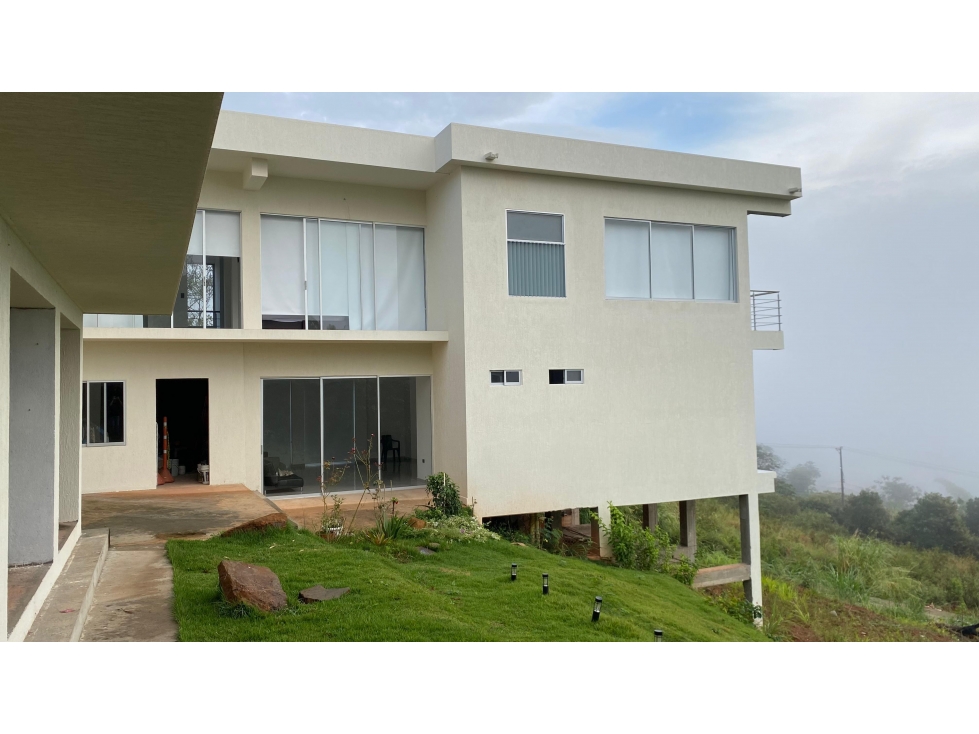 Vendo Hermosa Casa Campestre en parcelación por vía a La Reforma