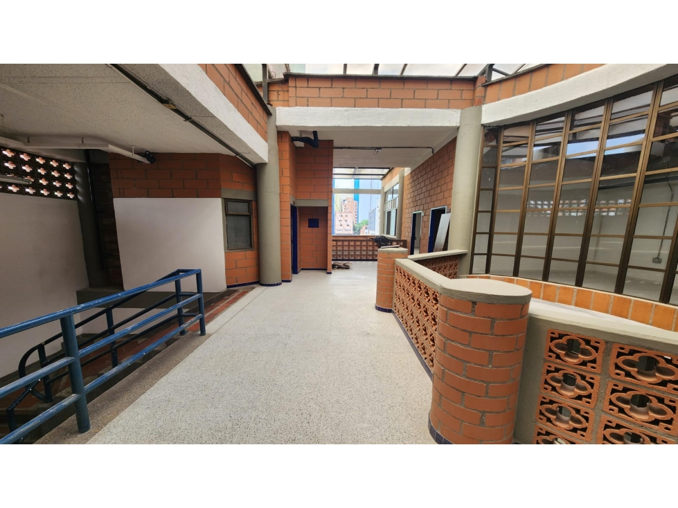 EDIFICIO EN ARRIENDO CANDELARIA COD 9562 - 5