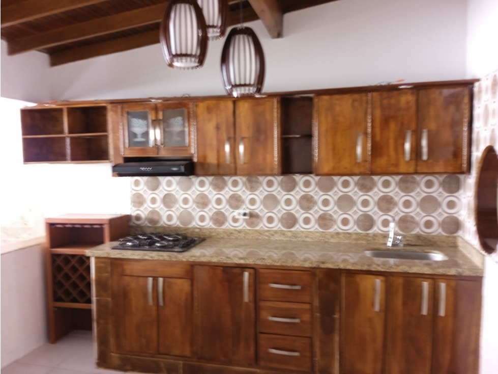 CASA EN VENTA LAURELES SIMÓN BOLÍVAR COD 8304