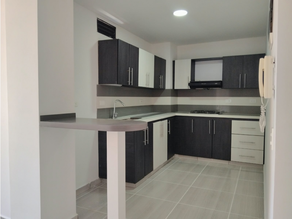 SE ARRIENDA APARTAMENTO LA CANDELARIA COD 10903