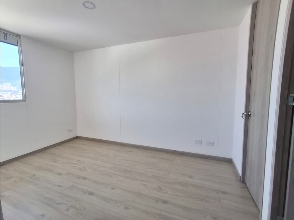 APARTAMENTO EN ARRIENDO EN SABANETA COD 10805 — foto 2