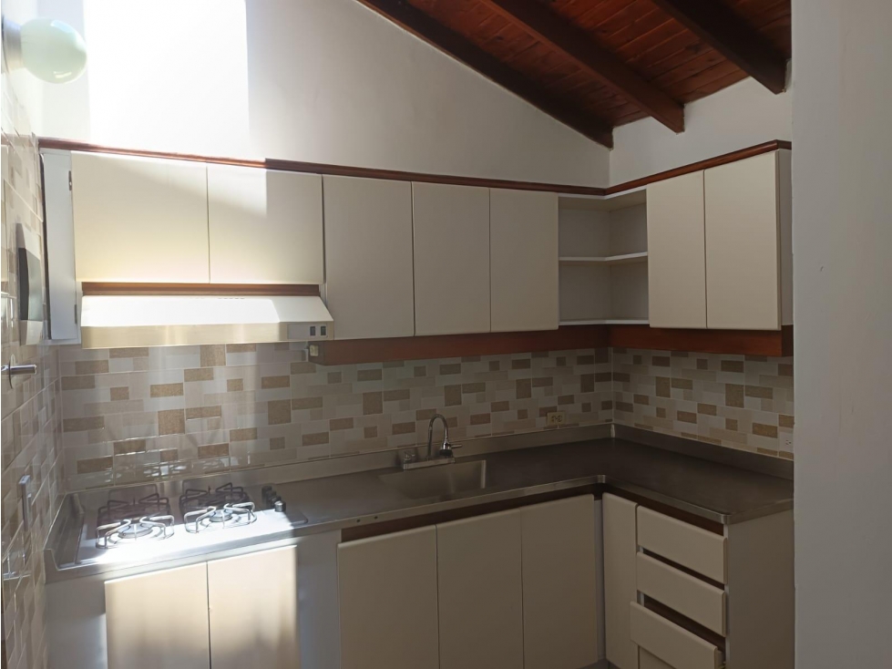 APARTAMENTO EN VENTA EN LA FLORESTA COD 10271