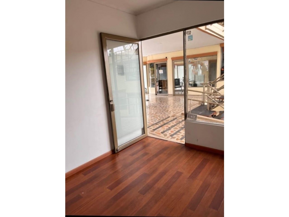 LOCAL EN ARRIENDO PREMIUM PLAZA COD 10143