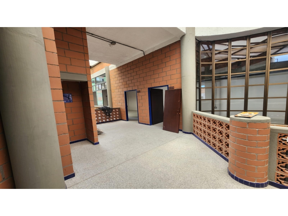 EDIFICIO EN ARRIENDO CANDELARIA COD 9562 - 4