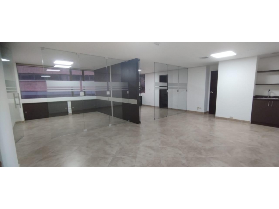 OFICINA EN ARRIENDO EN EL POBLADO COD 10288