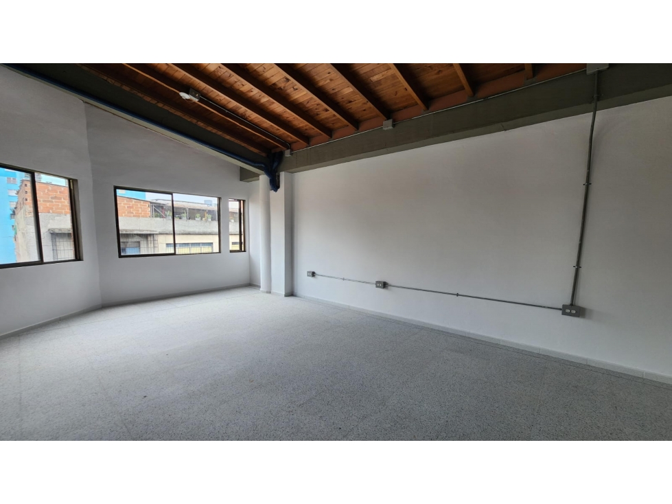 EDIFICIO EN ARRIENDO CANDELARIA COD 9562 - 6