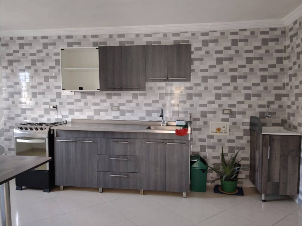 CASA EN VENTA EN MANRIQUE CENTRAL COD 10890