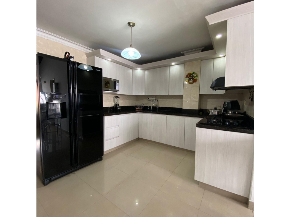 APARTAMENTO EN VENTA EN LAURELES NOGAL COD 9900