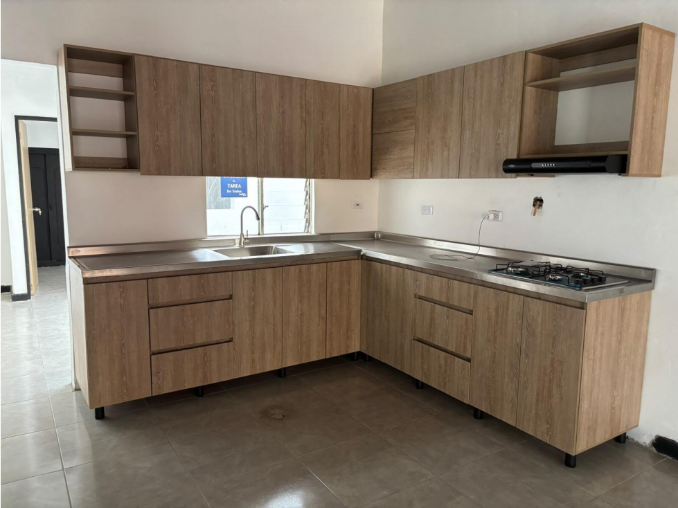 CASA EN ARRIENDO EN LOS COLORES COD 10777
