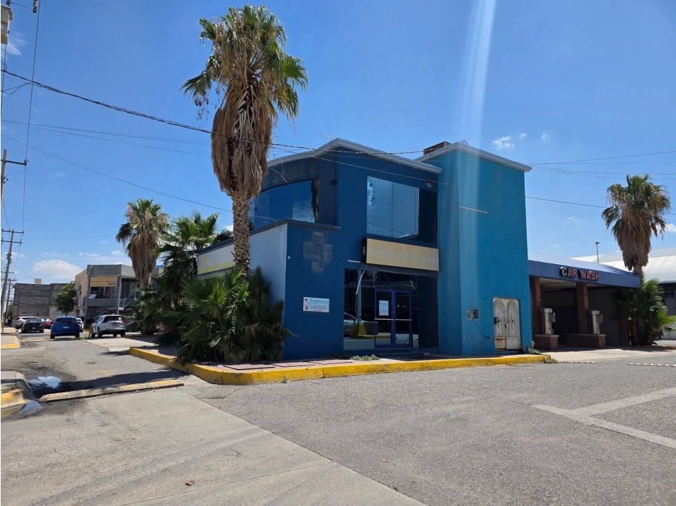 Edificio de dos pisos con 6 oficinas privadas Av. Vicente Guerrero