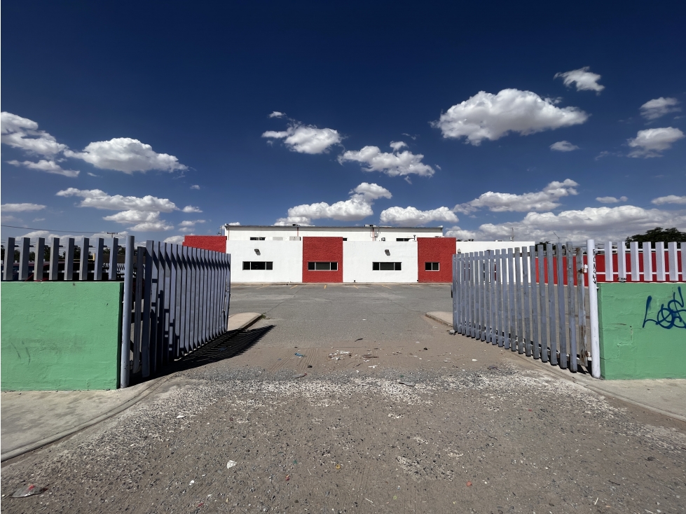 Edificio Comercial / Bodega / Escuela en Venta. Juárez Chih. - 1