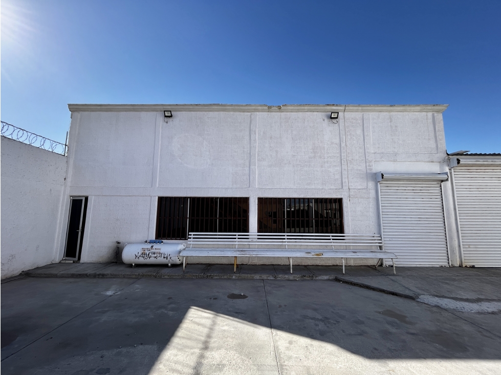 Bodega en Renta con Amplio Patio de Maniobras - Col. Ex Hipódromo