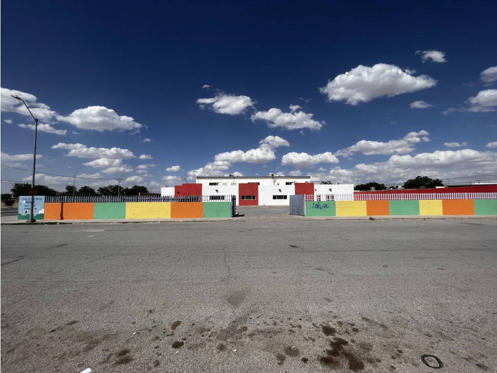 Edificio Comercial / Bodega / Escuela en Venta. Juárez Chih. - 2