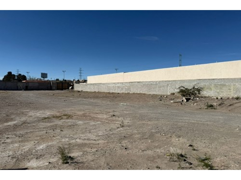 Terreno Comercial en Renta - 4