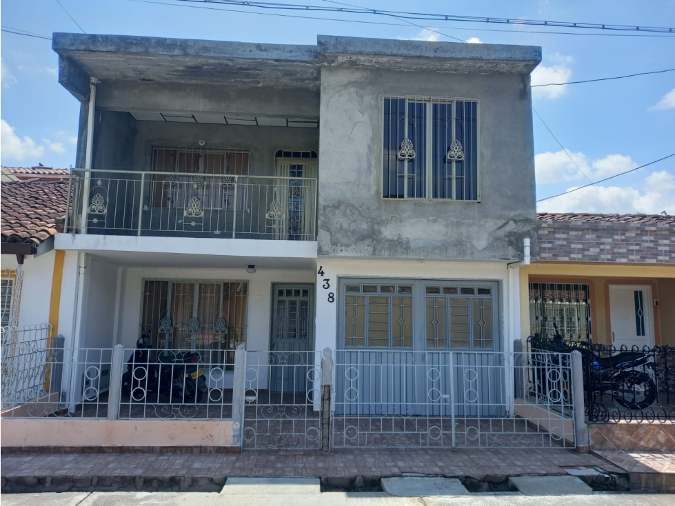 SE VENDE CASA BIFAMILIAR EN PRIMERO DE MAYO - BUGALAGRANDE