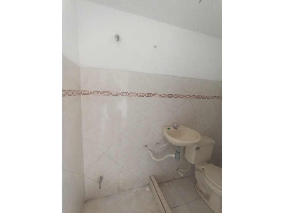 SE ARRIENDA LOCAL EN CESPEDES - 4