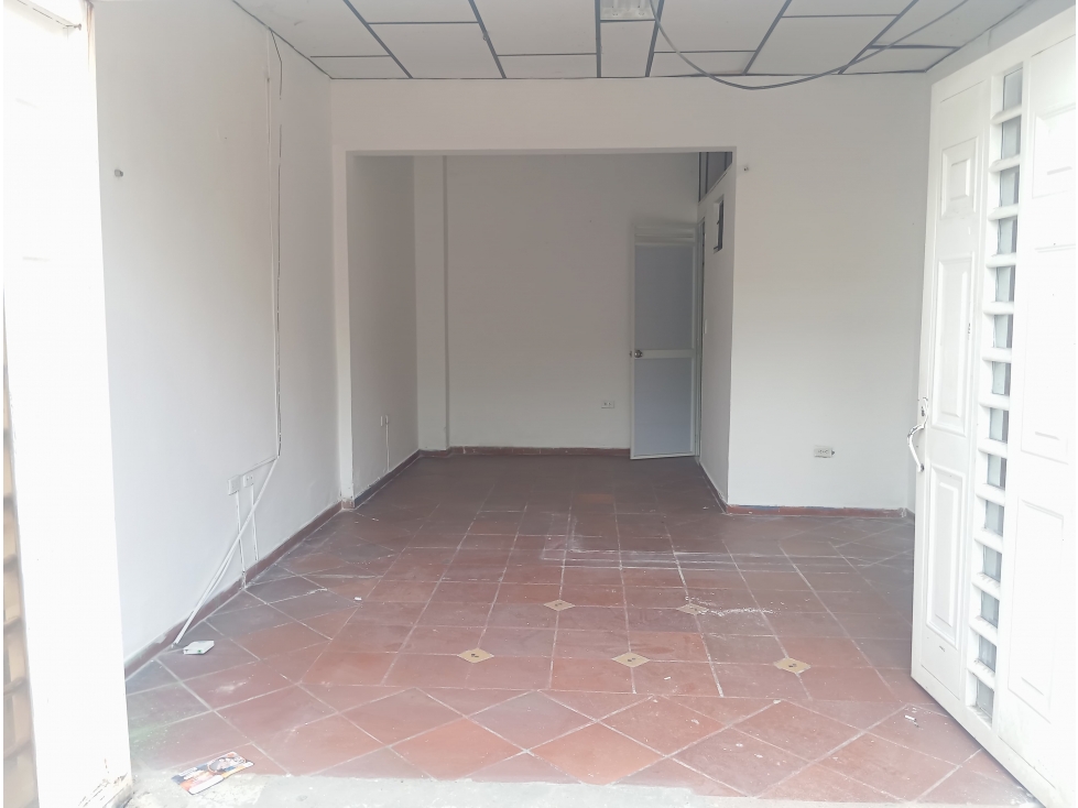 SE ARRIENDA LOCAL EN CESPEDES - 3
