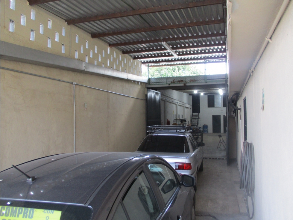 Bodega Comercial en VENTA Centro de Monterrey - 3