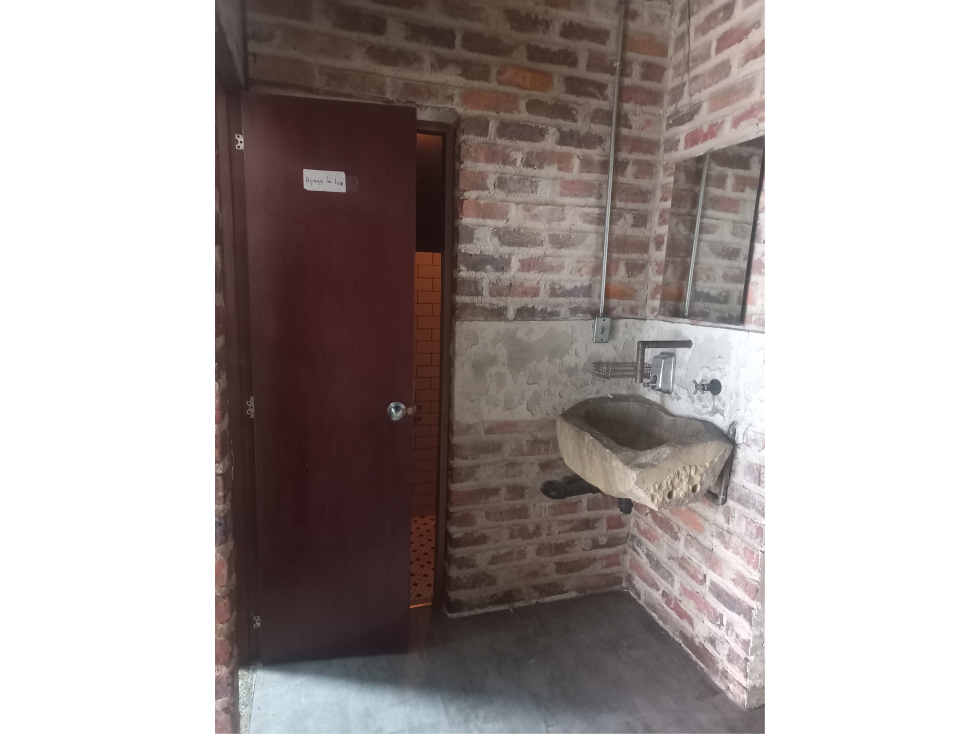 Local para arriendo de 118 metros Chapinero — foto 2