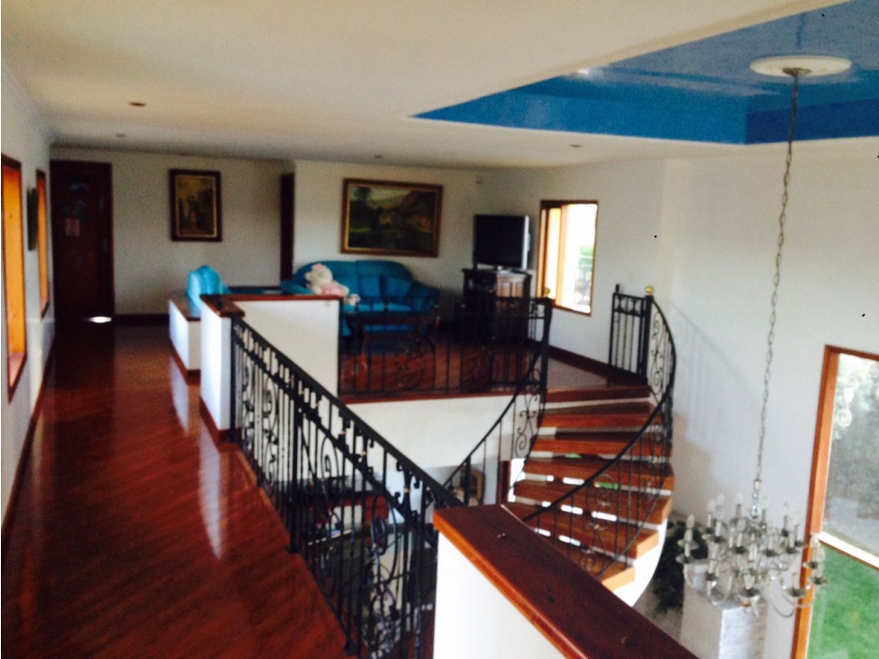 VENTA/ARRIENDO Chía 2 niveles ,5 alc 7 baños,6 parq - 5