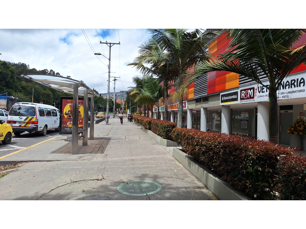 LOCAL COMERCIAL ZONA CEDRITOS AREA DE COMERCIO NORTE VIA PRINCIPAL