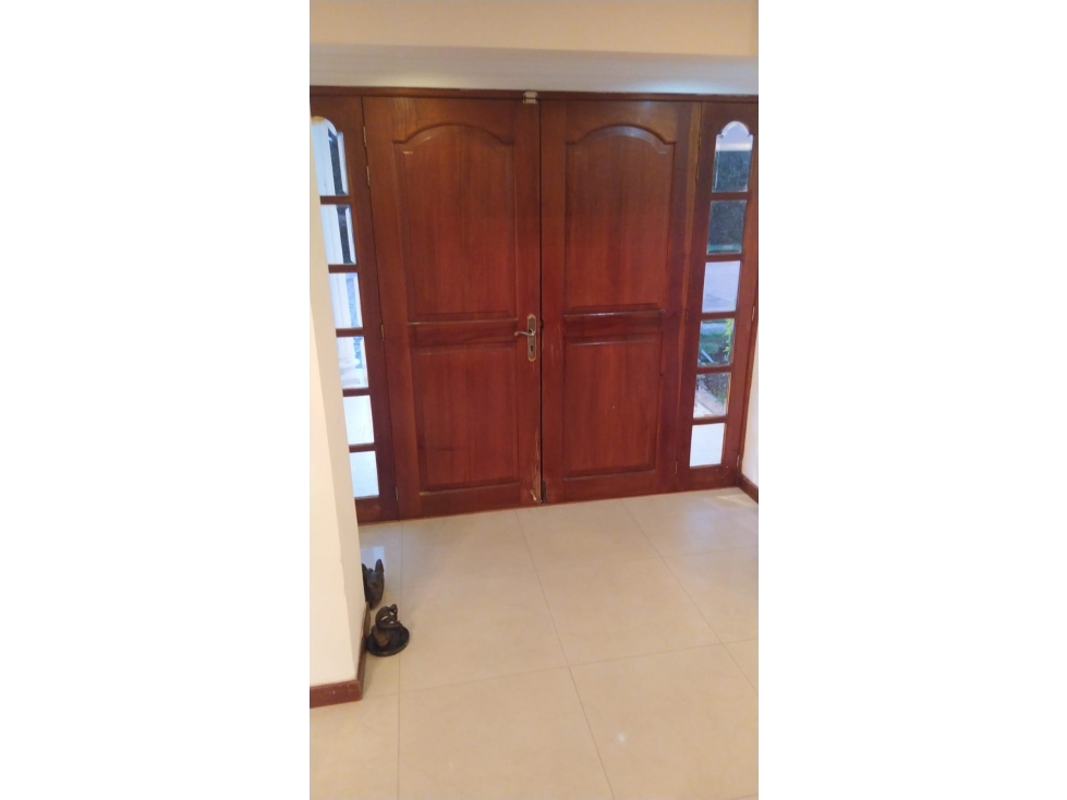 VENTA/ARRIENDO Chía 2 niveles ,5 alc 7 baños,6 parq - 2
