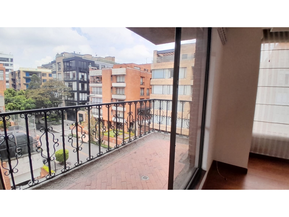 VENDO EXCELENTE APARTAMENTO CLASICO SANTA BARBARA OCCIDENTAL 220 M2