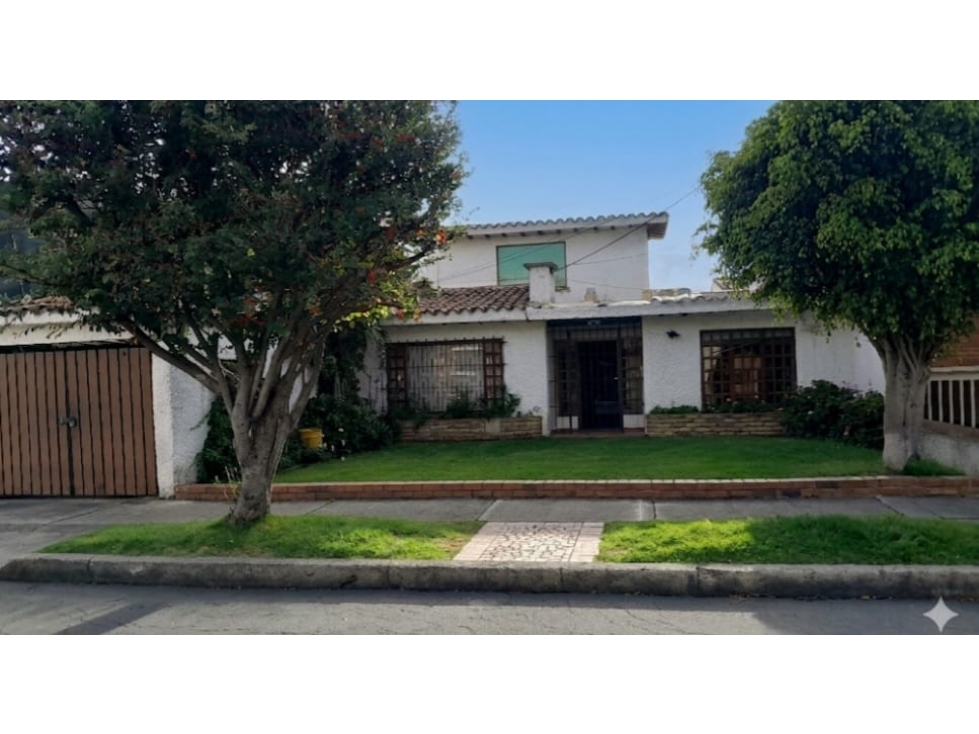 VEDNOD EXCELENTE CASA LOTE NIZA NORTE - 321M2