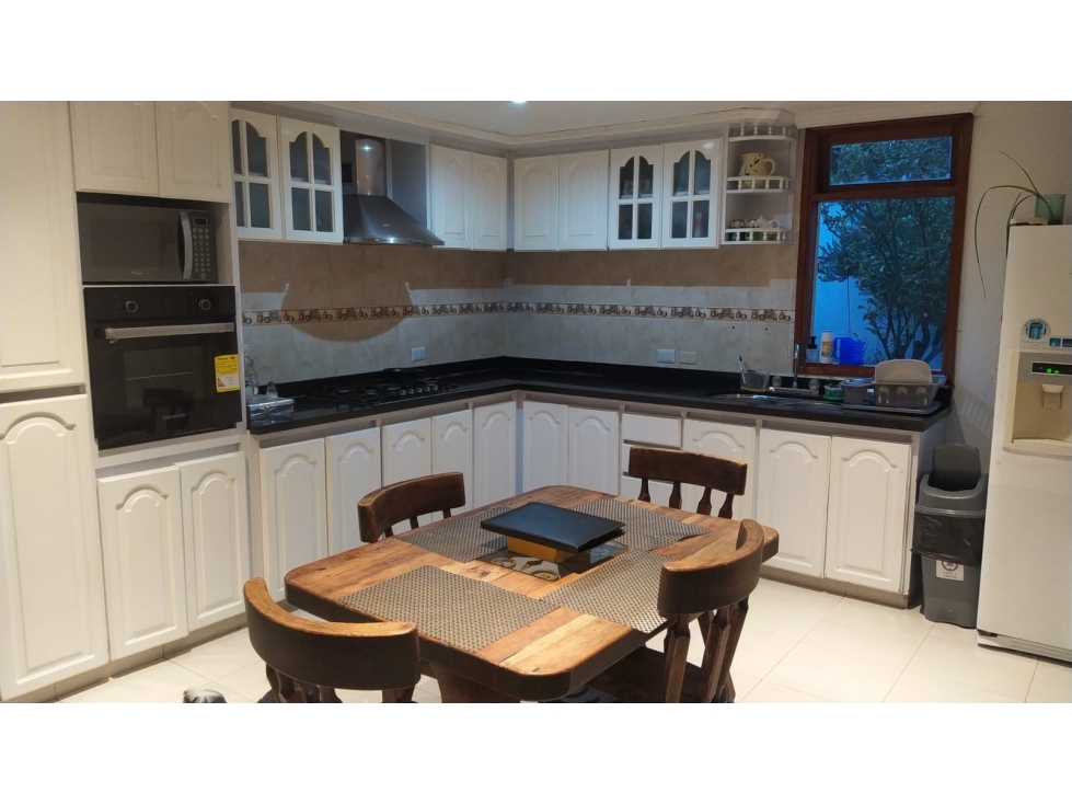 VENTA/ARRIENDO Chía 2 niveles ,5 alc 7 baños,6 parq - 3