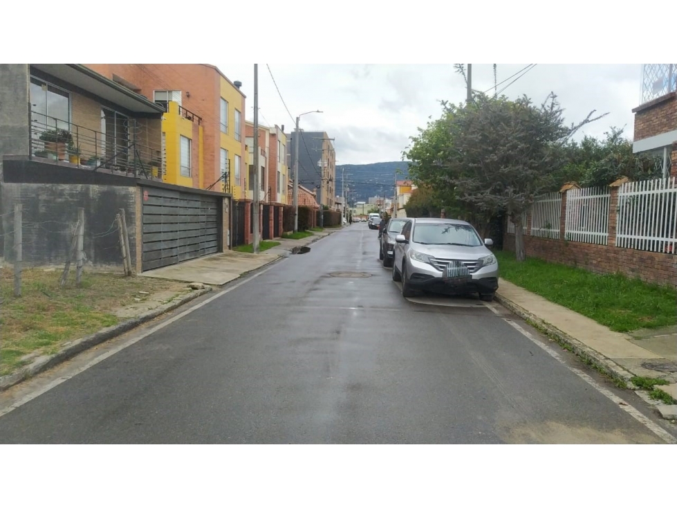 CHIA,OPORTUNIDAD CHIA VENTA .3 niveles 4 alcobas 4 baños 3 garajes — foto 3