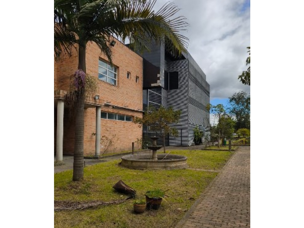 EDIFICIO DE OFICINAS, BODEGA Y SERVICIOS — foto 5