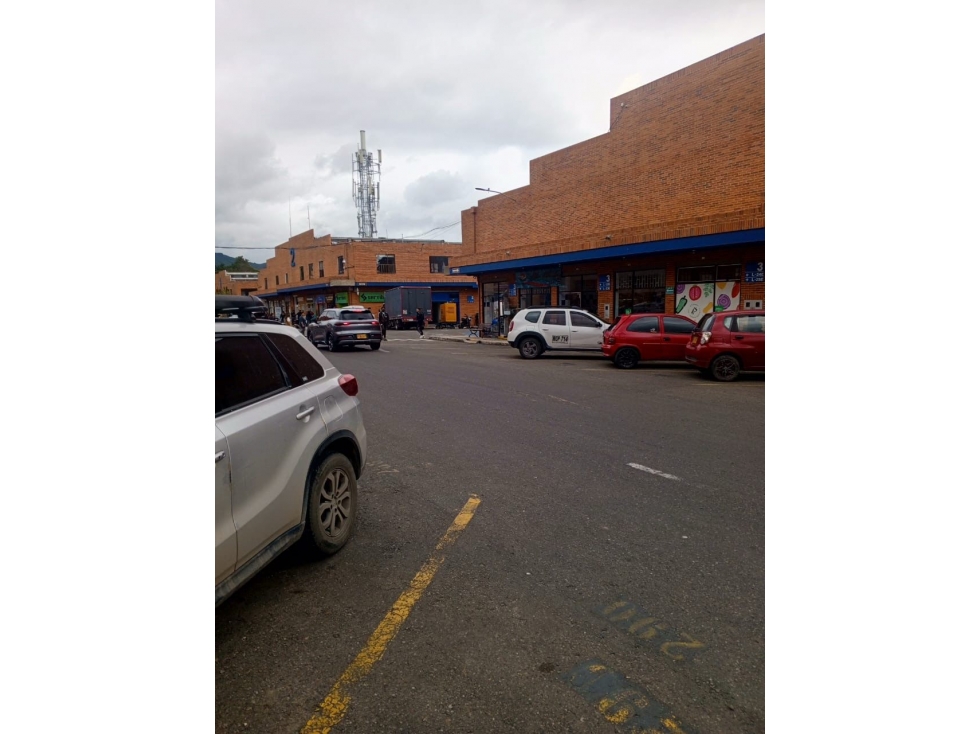 VENDO LOCALES EN CODABAS PARA INVERSIÓN- 10,52M2 Y 10, 20 M2
