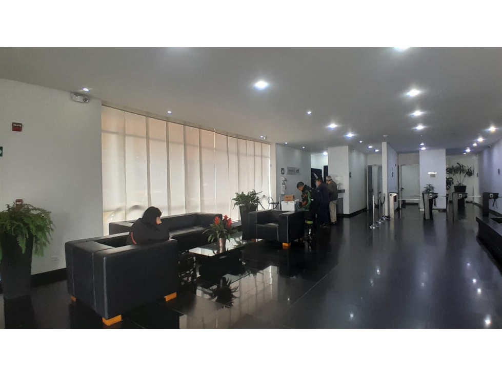 ARRIENDO OFICINA SANTA PAULA DE 450 MTS2- 2 BALCONES — foto 3