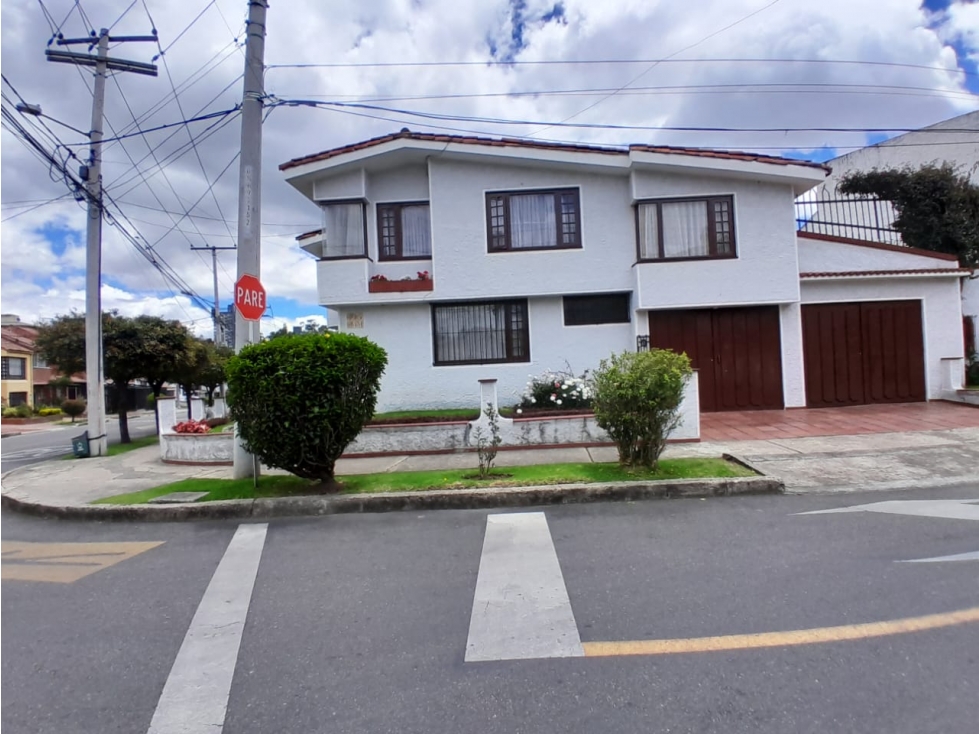 VENDO/ARRIENDO CASA ESQUINERA NIZA NORTE - ,400M 6 H