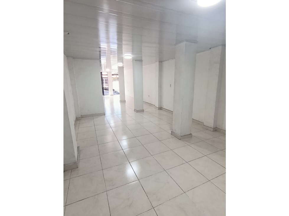 SE VENDE CASA BIFAMILIAR CON LOCAL EN LOS ALAMOS