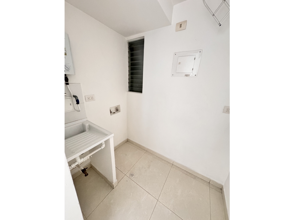 SE VENDE APARTAMENTO POR EL SECTOR DEL COLISEO DEL CAFE — foto 4