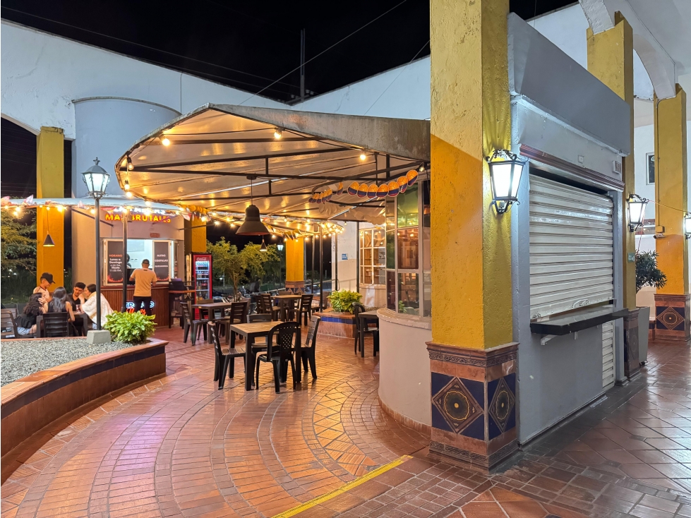 SE RENTA LOCAL COMERCIAL BURBUJA EN MALL AVENIDA NORTE DE ARMENIA