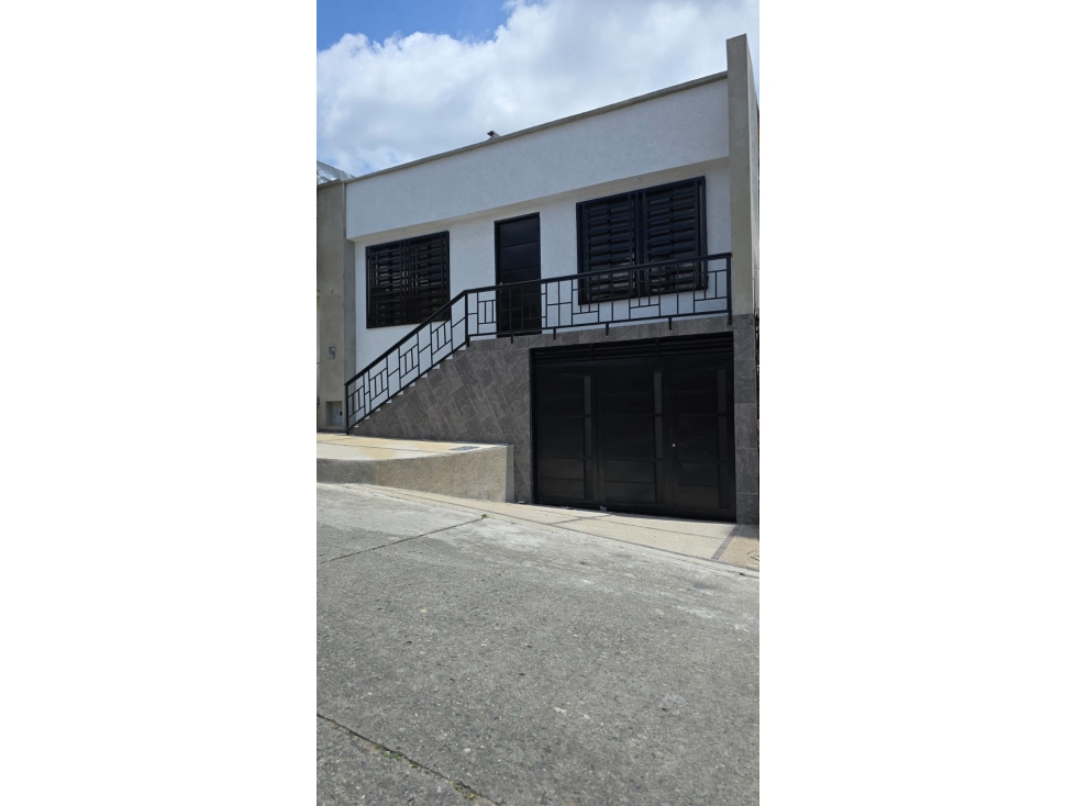 SE VENDE CASA REMODELADA EN EL SECTOR DE LOS ALAMOS