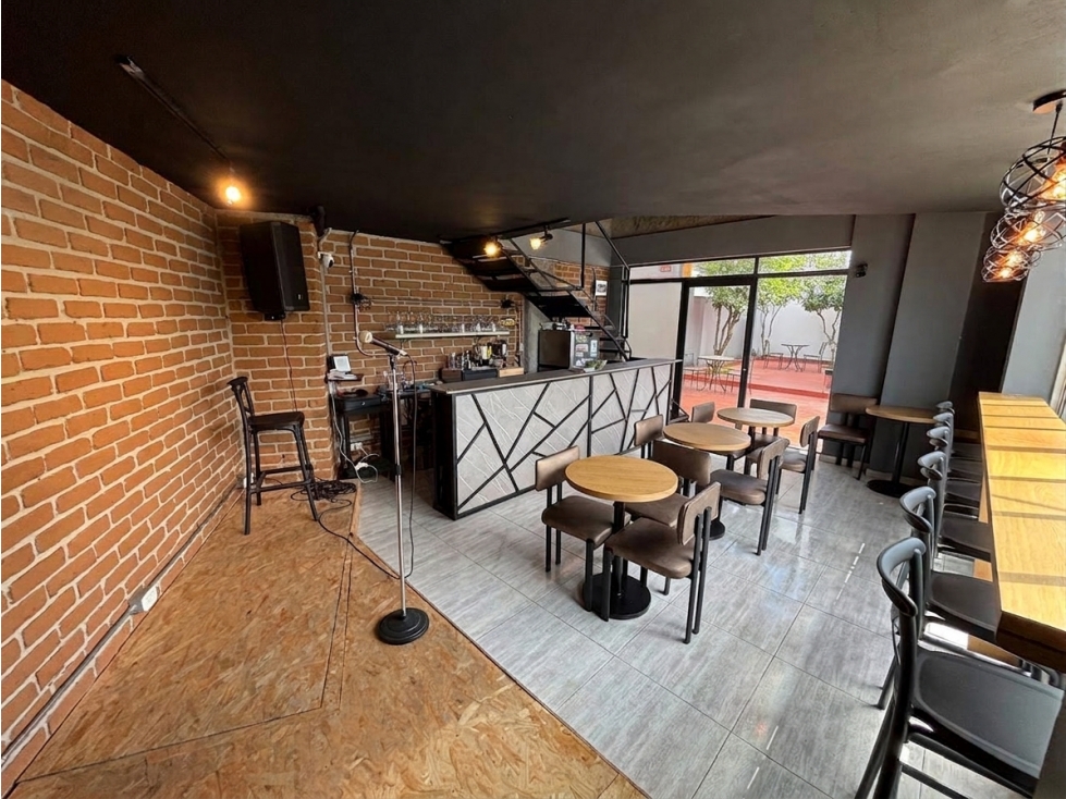SE VENDE LOCAL COMERCIAL EN MALL AVENIDA - 1