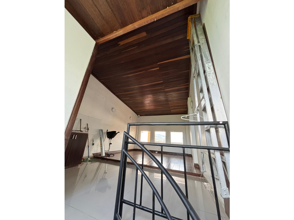SE ARRIENDA LOCAL COMERCIAL EN MALL AVENIDA - 5