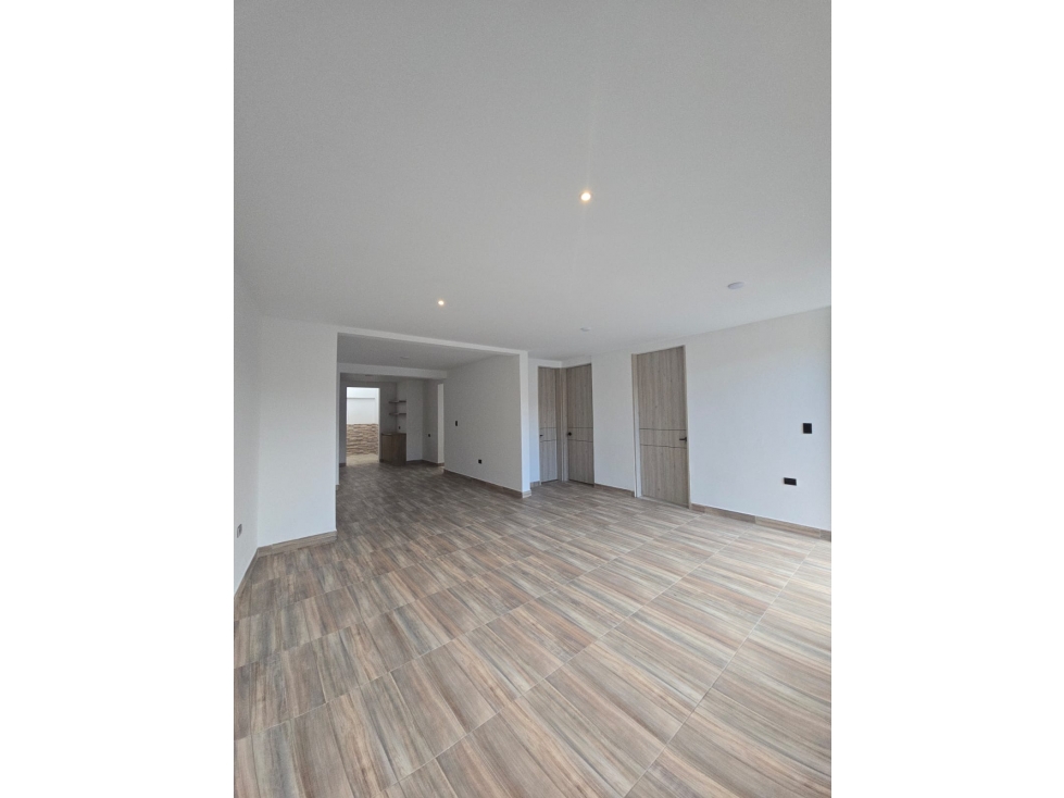 SE VENDE CASA REMODELADA EN EL SECTOR DE LOS ALAMOS