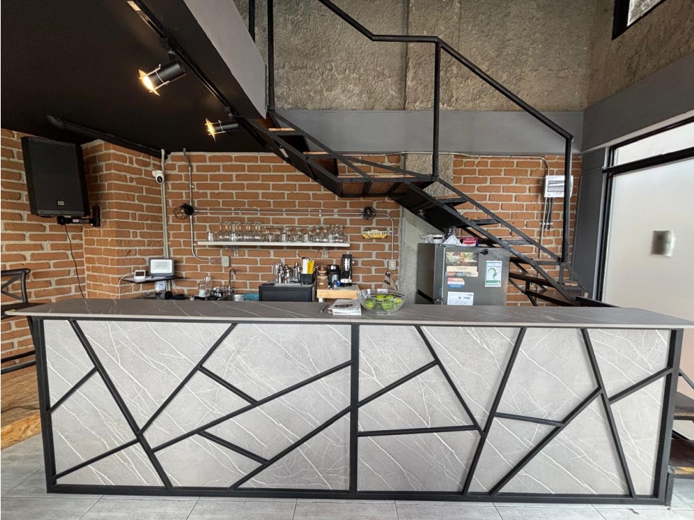 SE VENDE LOCAL COMERCIAL EN MALL AVENIDA - 4