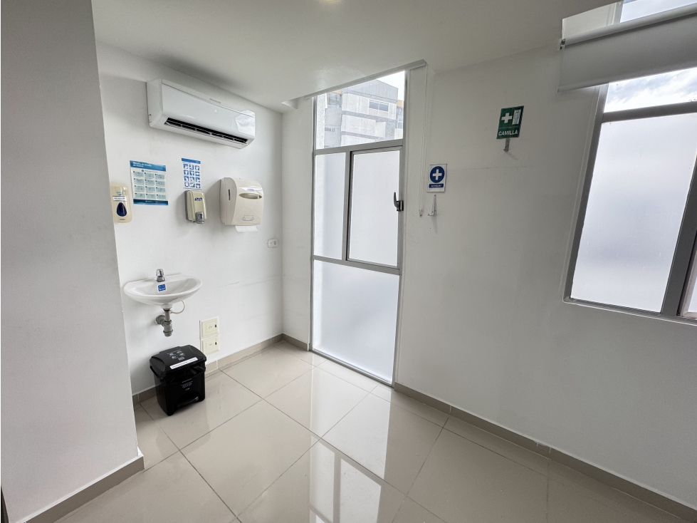 EN VENTA CONSULTORIO/OFICINA EN FUNDADORES ARMENIA — foto 3