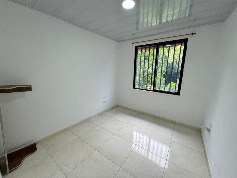 SE VENDE CASA BIFAMILIAR EN LA GRECIA AL SUR DE ARMENIA — foto 2