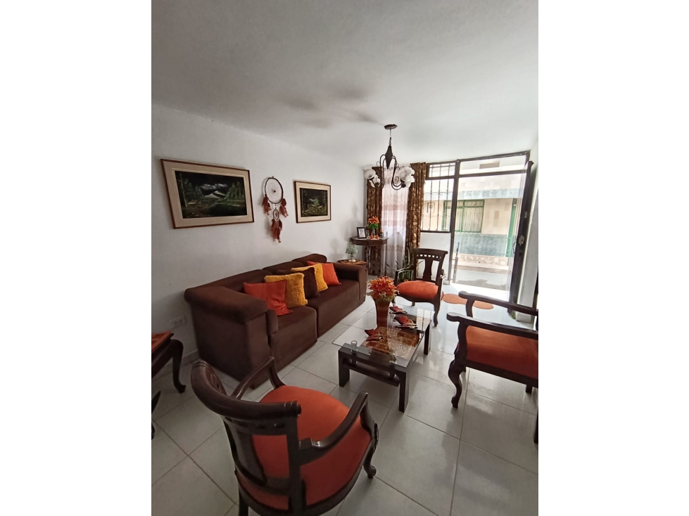 SE VENDE CASA EN EL BARRIO LA MILAGROSA, SECTOR ESTADIO CENTENARIO