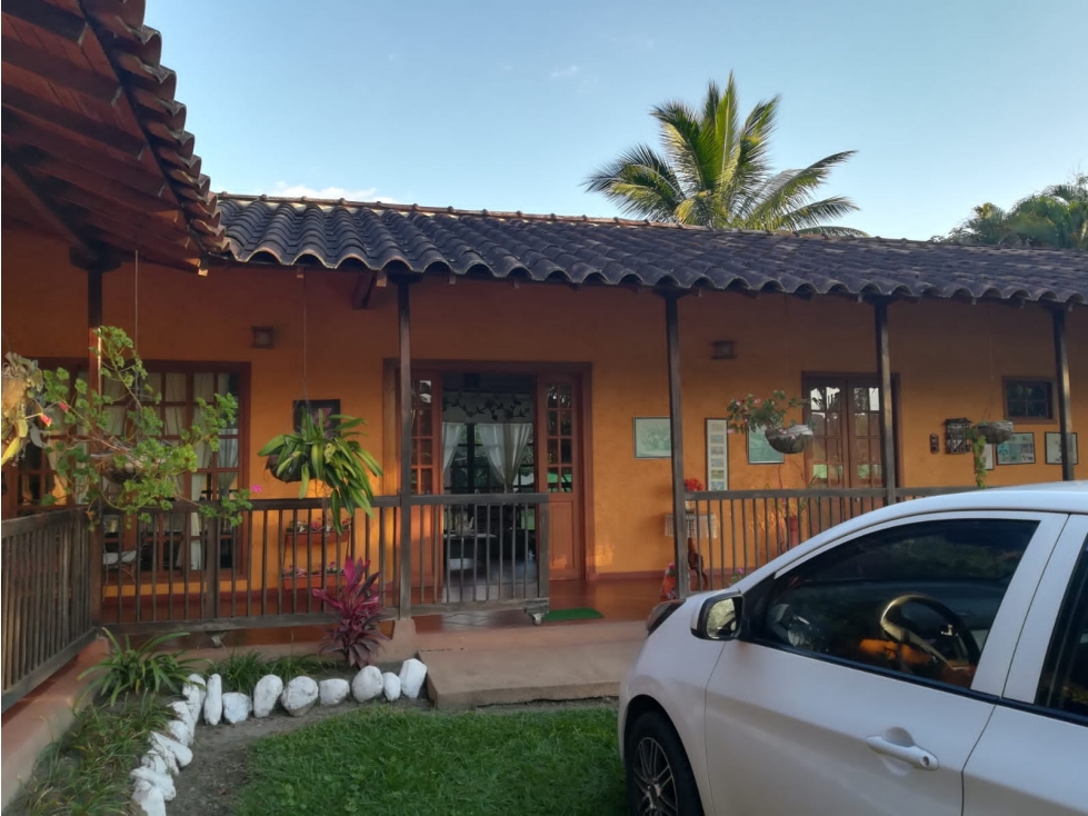 SE VENDE HERMOSO CHALET VIA PUEBLO TAPAO — foto 2