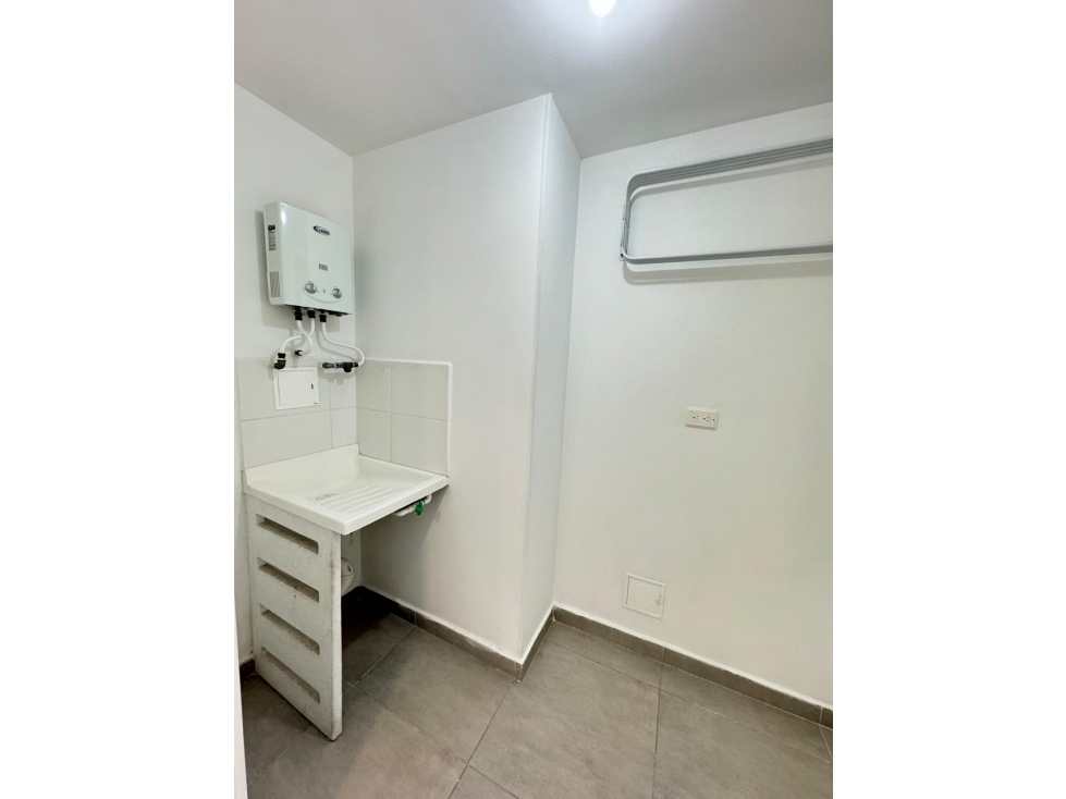 EXCELENTE APARTAMENTO EN VENTA, SECTOR COLISEO DEL CAFE, DE TRES HAB — foto 3