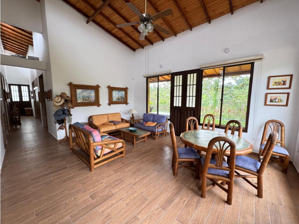 CASA CAMPESTRE AMOBLADA PARA LA RENTA EN VÍA EL CAIMO