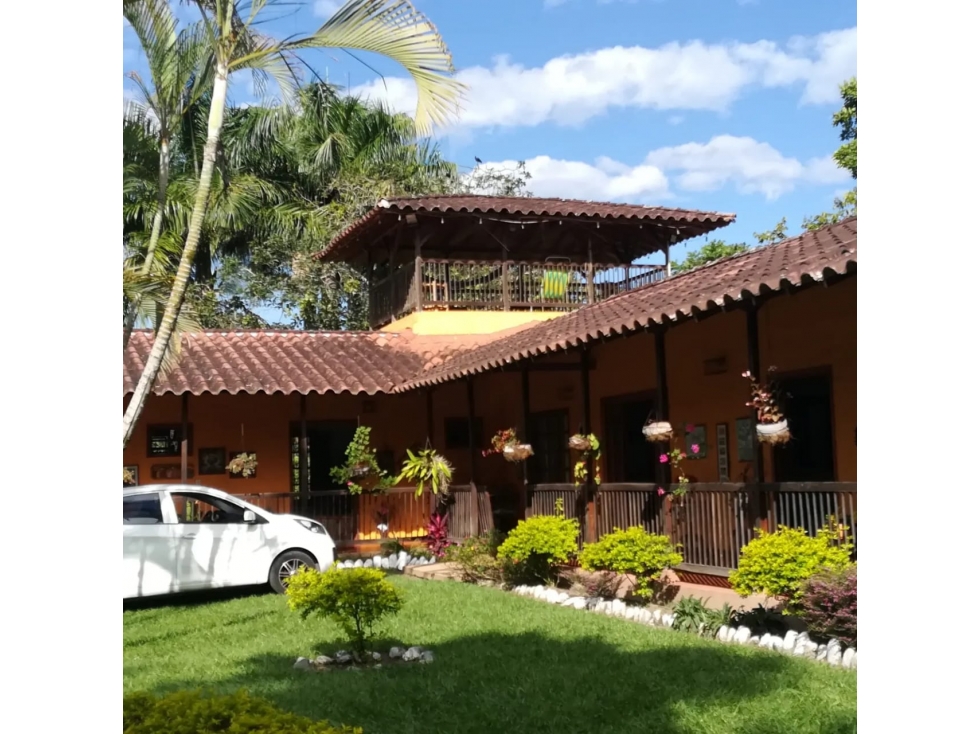 SE VENDE HERMOSO CHALET VIA PUEBLO TAPAO